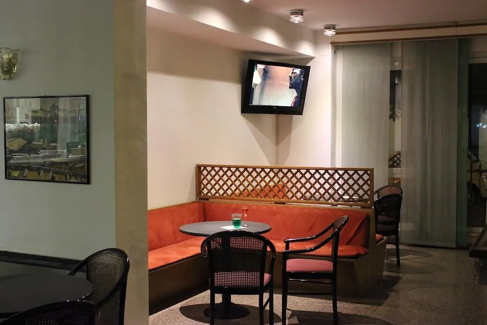 Hotel La Torretta Bramante Римини 3*,