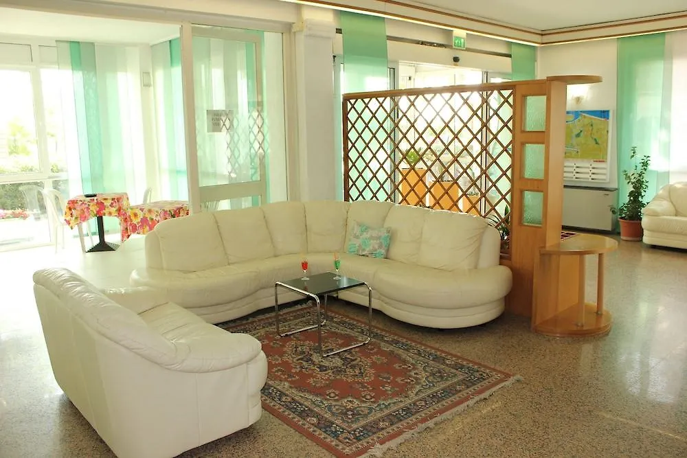 Hotel La Torretta Bramante Римини 3*,